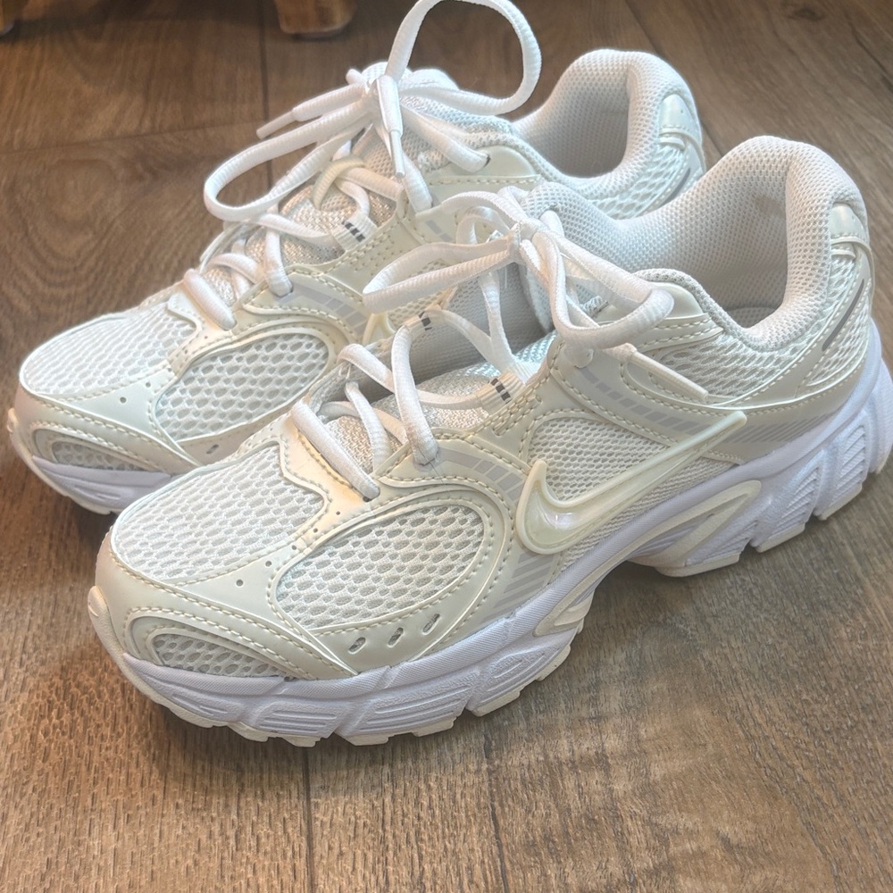 Women’s Nike V5 RNR
